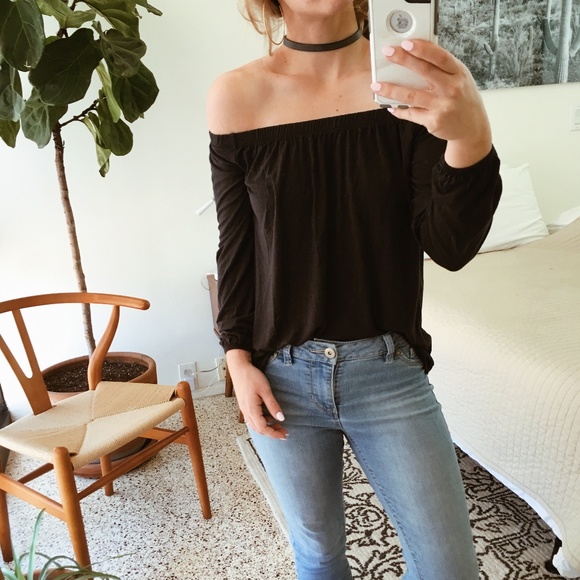 hollister canada off shoulder top